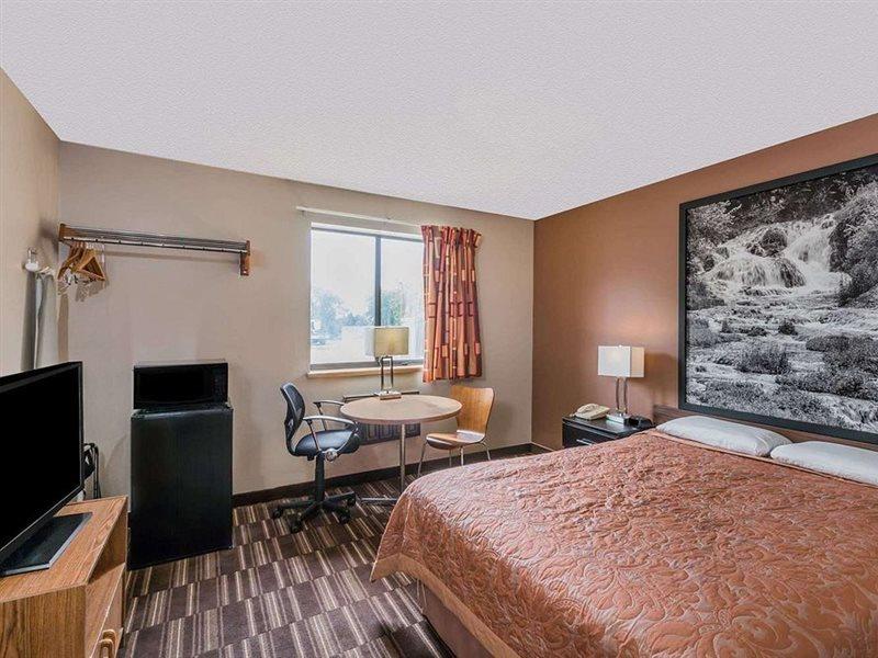 Super 8 By Wyndham Madison Ξενοδοχείο Εξωτερικό φωτογραφία